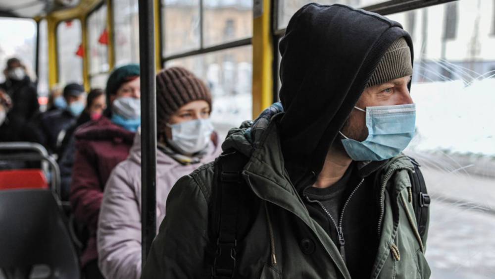 Коронавирус в РФ: за сутки умерли почти 600 человек