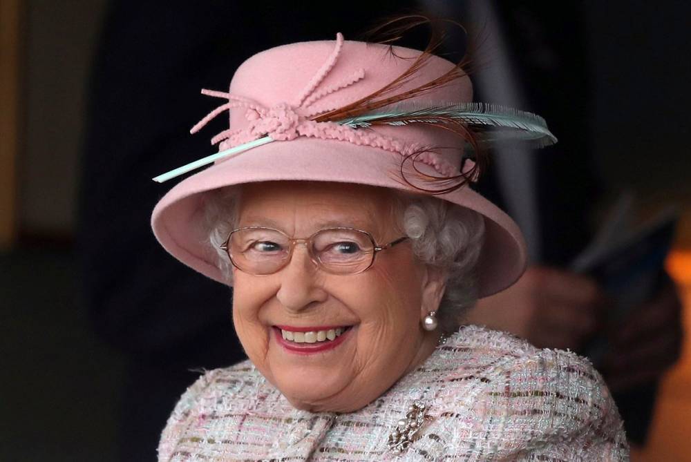 Хобби королевы Елизаветы II стоит миллионы фунтов: что она коллекционирует
