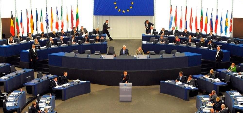 Евродепутаты потребовали отреагировать на действия украинских властей против венгров