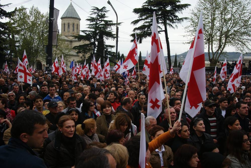Партия запрещенного в Грузии Саакашвили покинула парламент