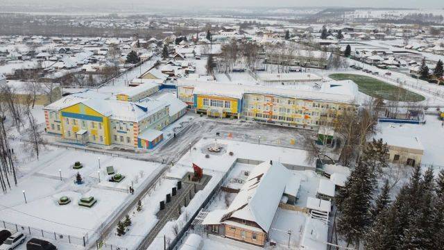 В Кемеровском округе после капремонта открылась крупнейшая школа