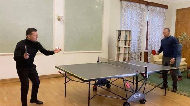 "Пинг-понг с Зеленским": Мендель опубликовала видео физкультперемены президента во время интервью
