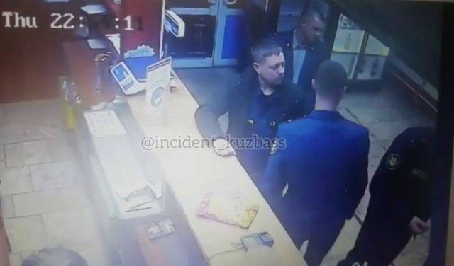 В Кузбассе начальника колонии уволили из-за драки в пивном магазине