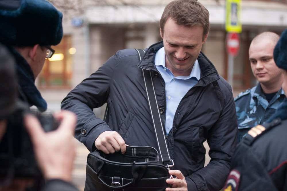 Расследование Навального об отравлении в Сети встретили волной мемов