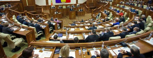 Молдавский парламент одобрил закон о снижении пенсионного возраста в стране