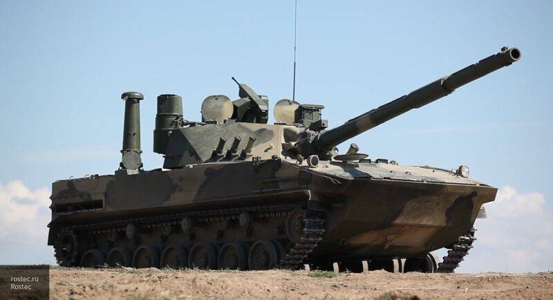 Российский танк "Спрут" способен преодолевать водные преграды и вести огонь на плаву