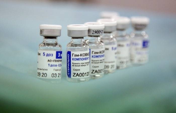 Медучреждения Брянска получили первые 200 доз вакцины от коронавируса
