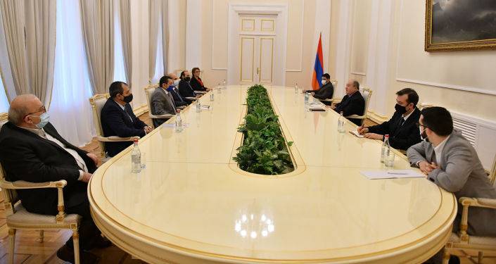 Армен Саркисян обсудил ситуацию в Армении с внепарламентскими силами