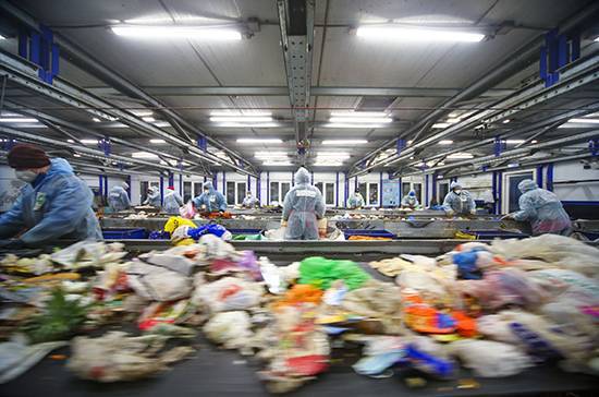 Нагрузка по уничтожению мусора должна быть на производителях, считает Путин