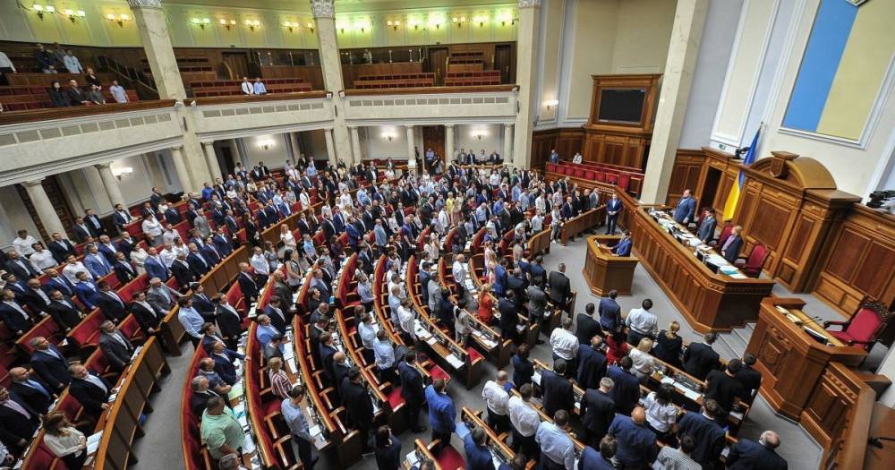Рада приняла законопроект Зеленского об "инвестиционных нянях": кто получит помощь