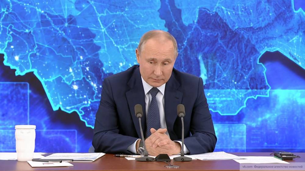 "Мы белые и пушистые": Путин о возможном начале холодной войны