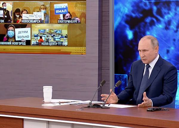 "По сравнению с вами, мы белые и пушистые": Путин о роли Запада в новой холодной войне