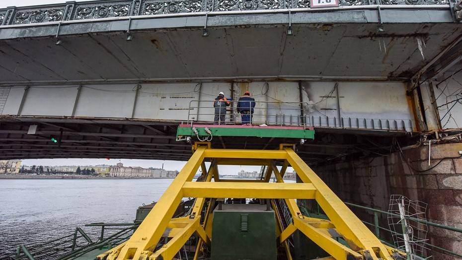 В Петербурге завершился ремонт балки Литейного моста