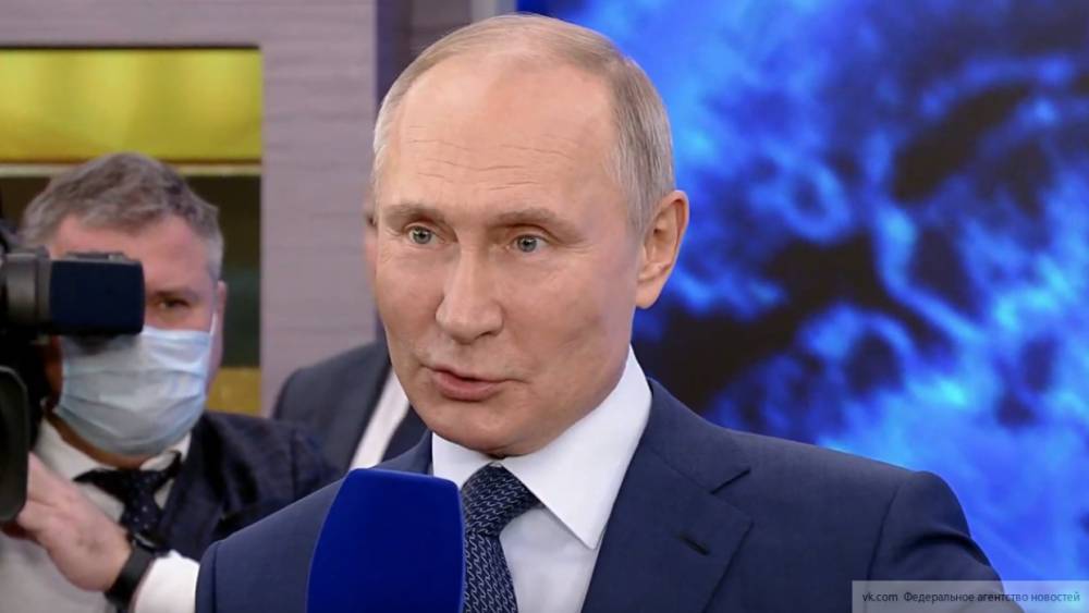 Путин продлил сроки временного проживания иностранцев в России