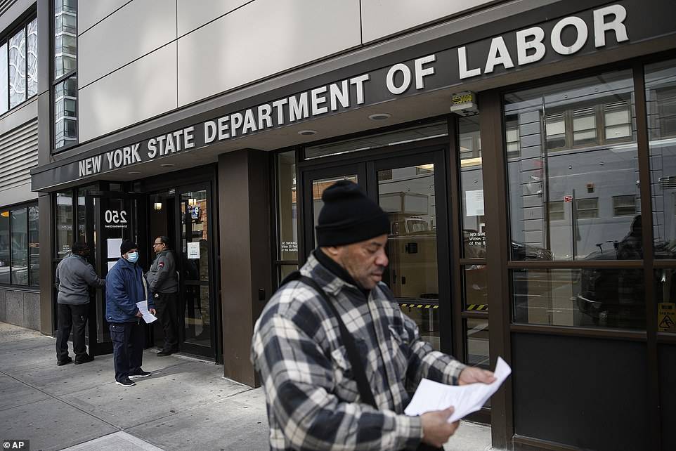 Заявки на пособие по безработице в США достигли трехмесячного максимума