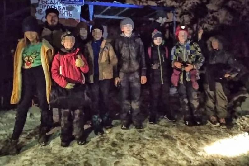 Спасатели нашли заблудившихся в подмосковной пещере детей