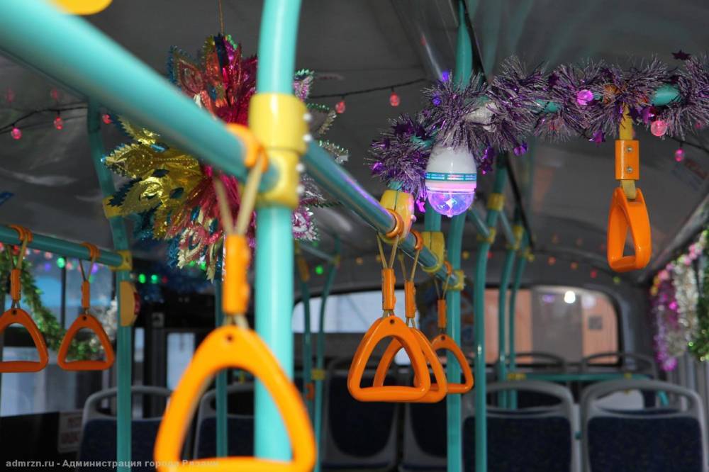 Рязанские троллейбусы и автобусы украшают к Новому году