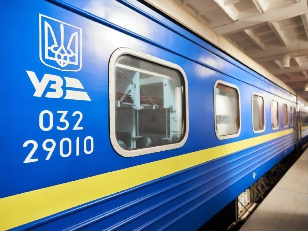 "Укрзалізниця" ввела два поезда к новогодним праздникам