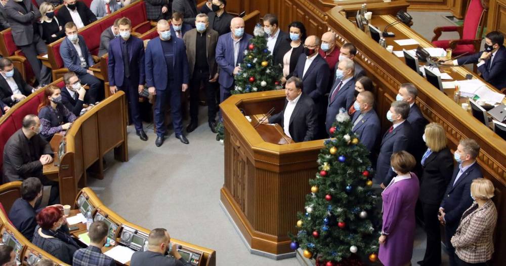 Рождественское перемирие. Как депутаты, судьи и Зеленский заморозили конституционный кризис