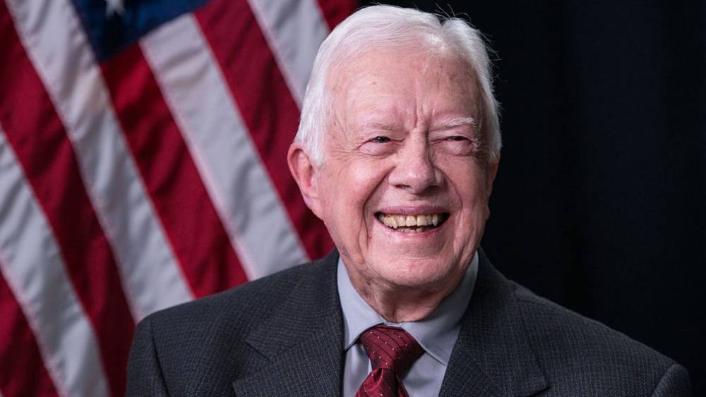 Самый возрастной экс-президент США Картер решил привиться от коронавируса