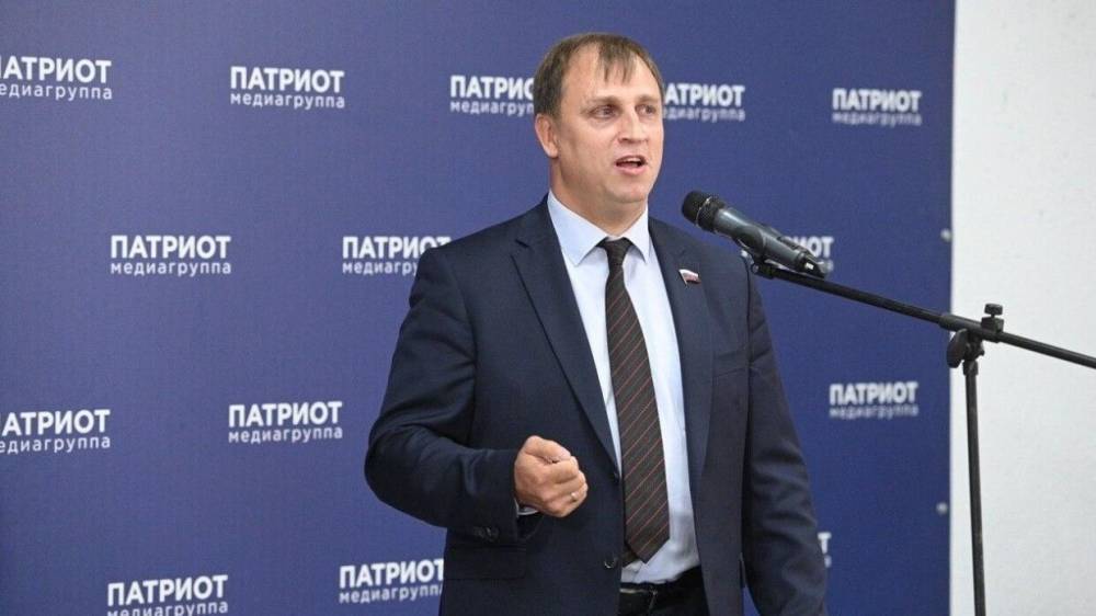Депутат Вострецов обсудил в Петербурге проблему самозанятых россиян