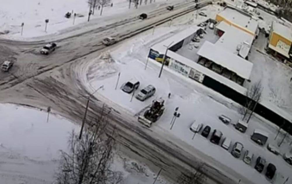 В Карелии трактор, очищая улицы от снега, задавил восьмилетнюю девочку