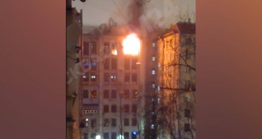 Пожар вспыхнул в здании "Мосгоргеотреста" в Москве