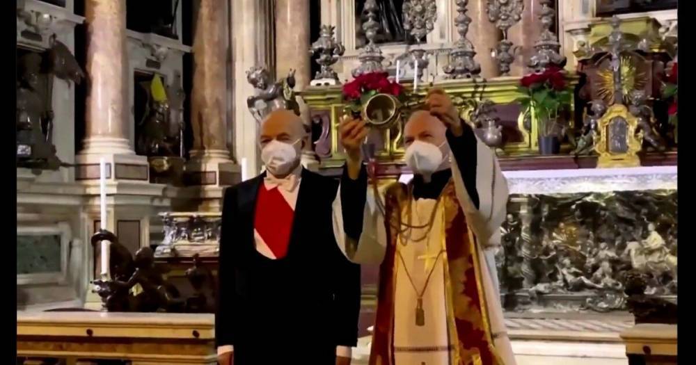 В соборе Неаполя не произошло "чудо Януария". Верующие назвали это плохим знаком