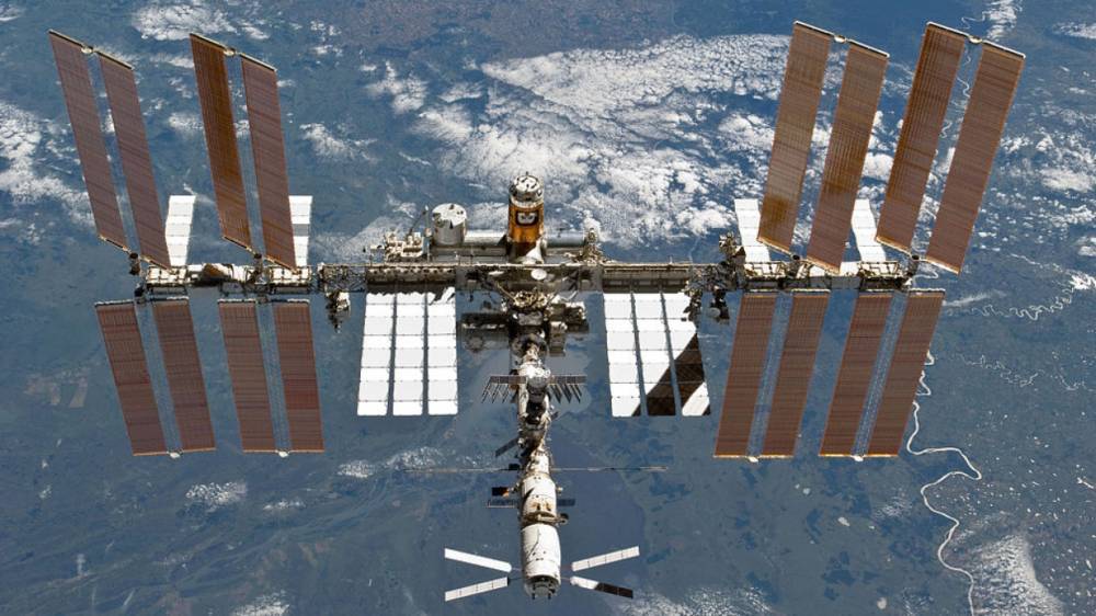 Космонавты на МКС начали поиск очередной утечки воздуха