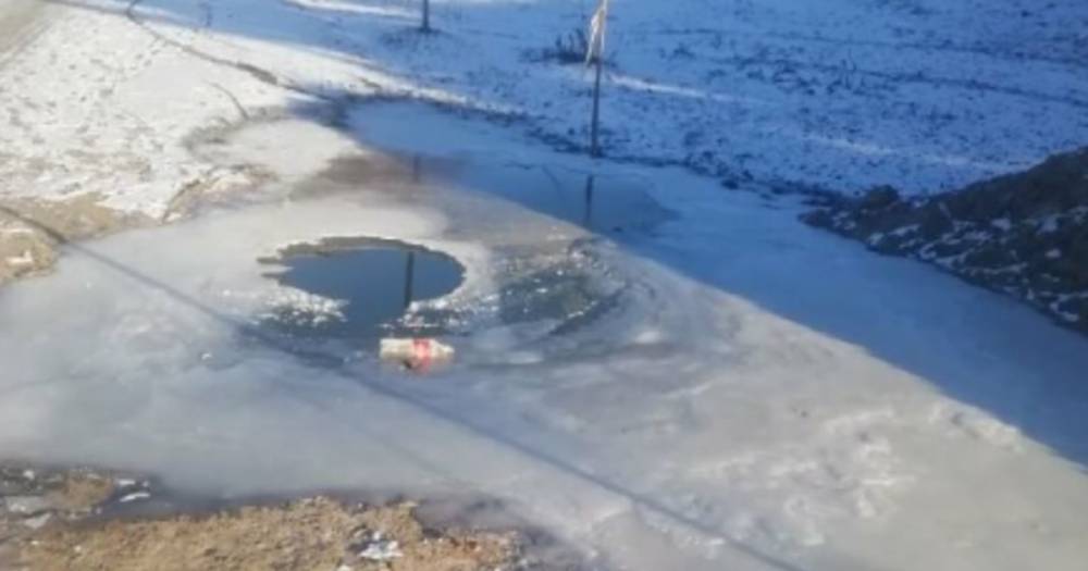 Забыли огородить: Ребенок упал в яму с ледяной водой под Белгородом