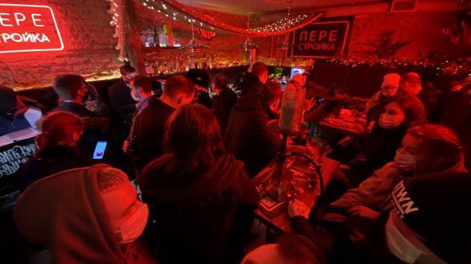 В ходе ночной "охоты" чиновники и Роспотребнадзор нашли девять баров-нарушителей