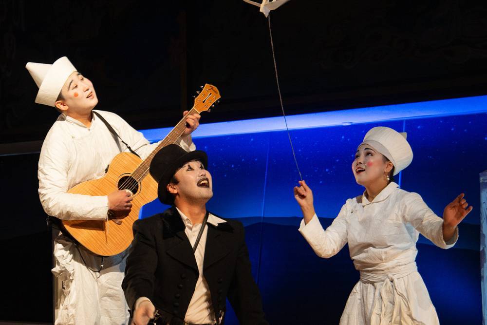 В Бурятском драмтеатре Улан-Удэ сдали перфоманс «Золотой цветок»