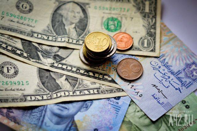 Эксперт назвал валюты, которые оказались выгоднее доллара