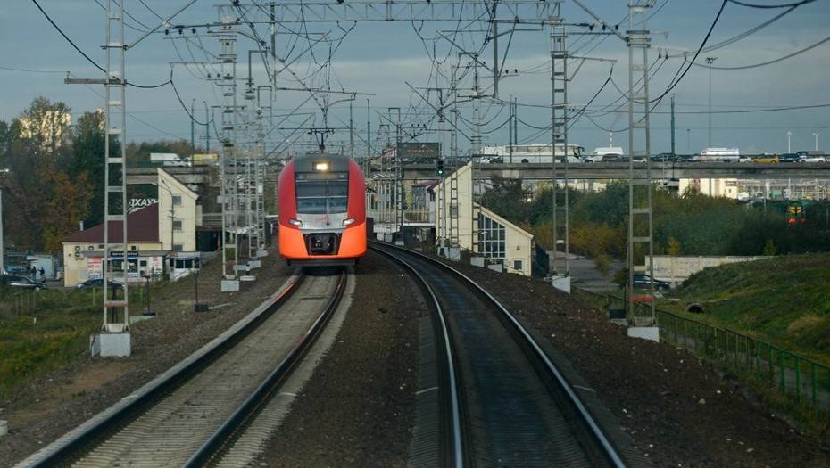 График движения поездов из Москвы в Петербург нарушила балка на путях