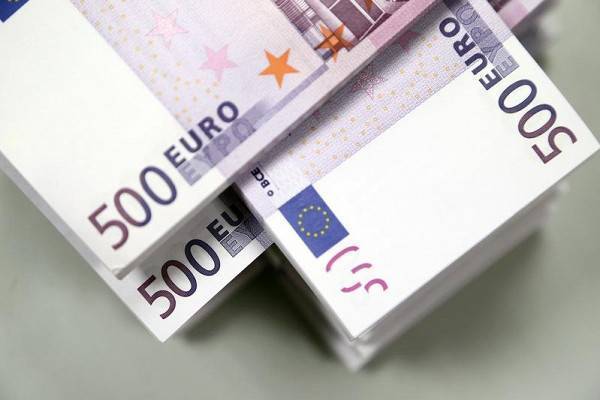 Автогигант выплатит сотрудникам по тысяче евро nbsp