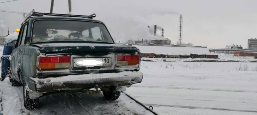 Автомобиль водителя без прав отправили на штрафстоянку в райцентре в Карелии (ФОТО)
