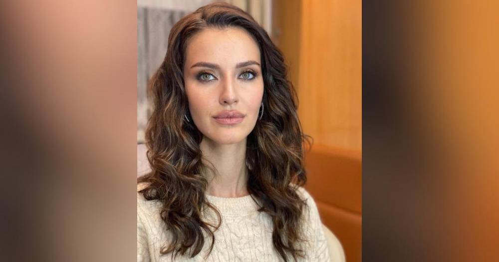 Звезда "Великолепного века" увеличила губы и стала копией Джоли