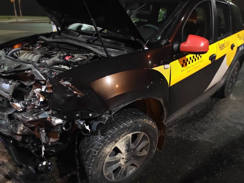 В Гродно столкнулись два автомобиля: девушка-водитель получила перелом руки