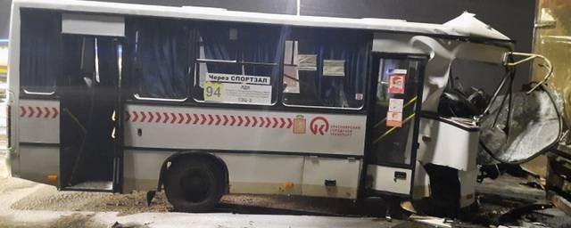 В Красноярске в ДТП с автобусом и фурой пострадали 16 человек