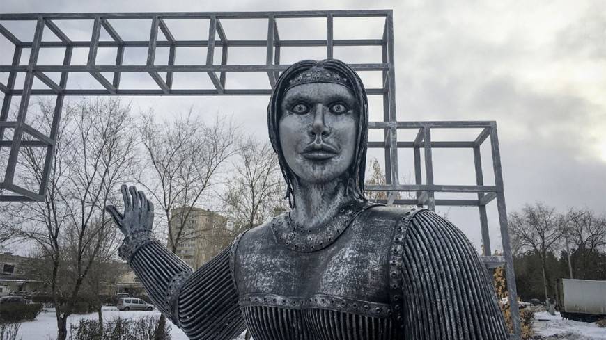 «Мутировавшая Аленка»: Нововоронеж приобрел известность благодаря новой скульптуре
