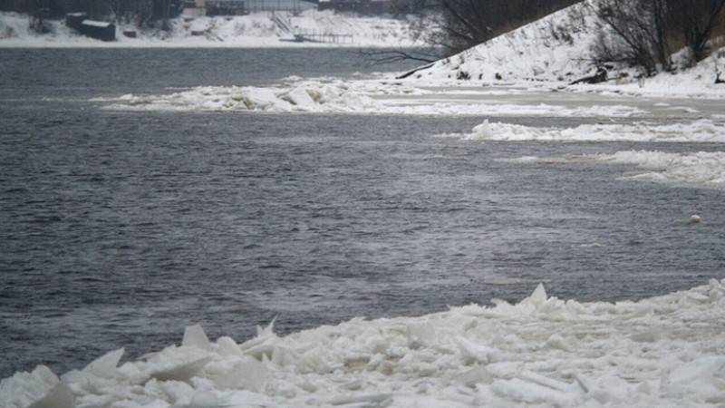 Спасатели извлекли тело пенсионера из озера Селигер в Тверской области