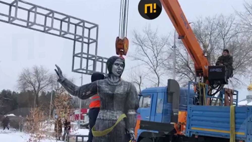 В Нововоронеже убрали памятник Аленке, шокировавший людей своим внешним видом (ФОТО)