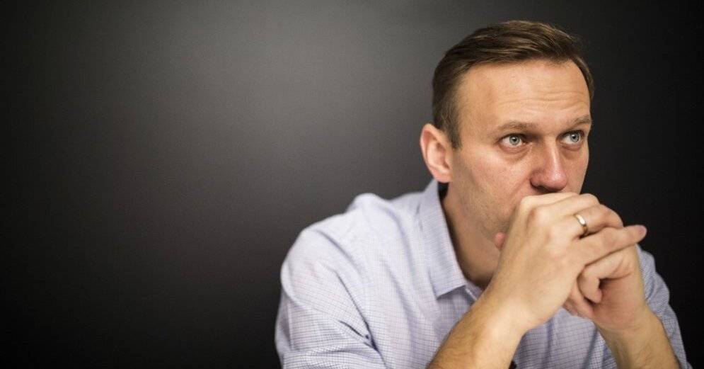 Навальный утверждает, что позвонил своему отравителю, и тот "фактически признался" ему в попытке убийства