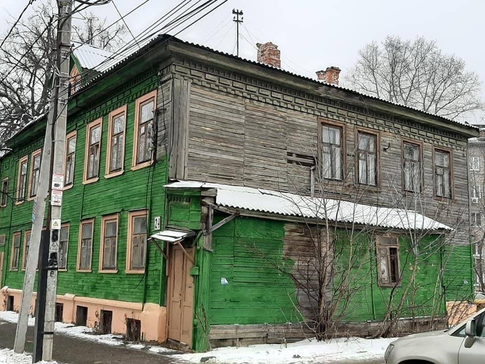 Аварийный дом на улице Костина покрасили на средства бюджета Нижнего Новгорода
