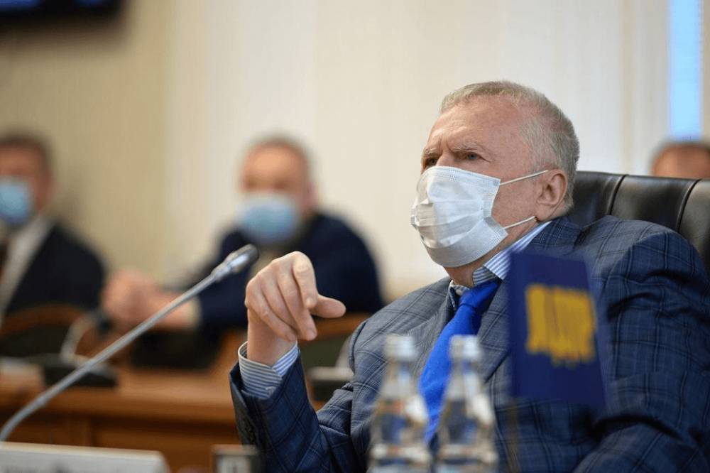 «Шаляй-валяй»: Жириновский пожаловался на качество медицинских масок
