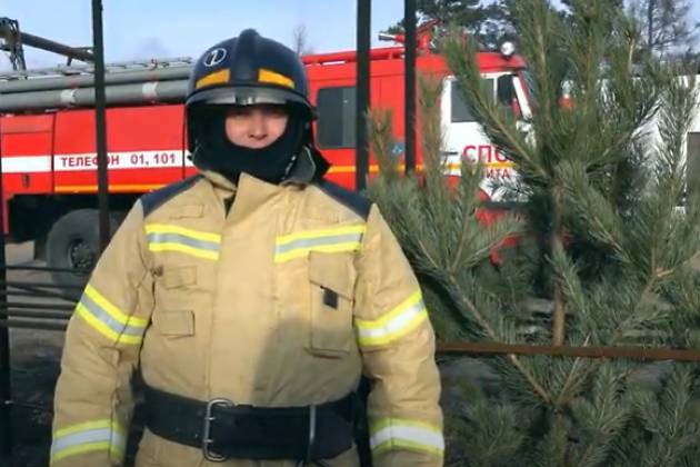 Сотрудник МЧС сжёг ёлку в профилактическом видео для забайкальцев