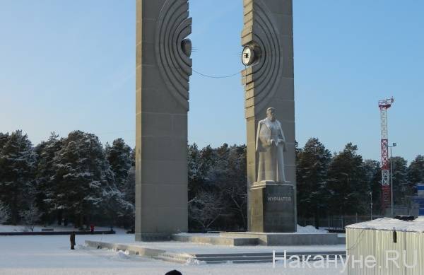 В Челябинске запретили строительство возле памятника Курчатову