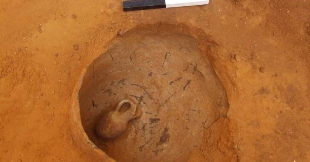 В Израиле нашли 3800-летний кувшин со скелетом ребенка внутри