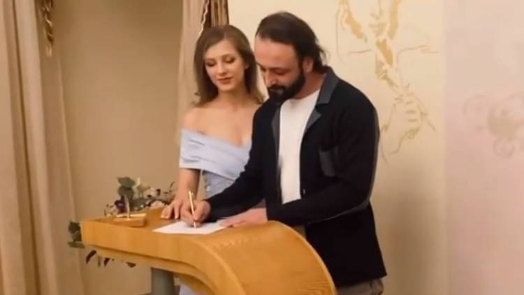 Жена Газманова посетовала, что ее семья "упустила" Арзамасову