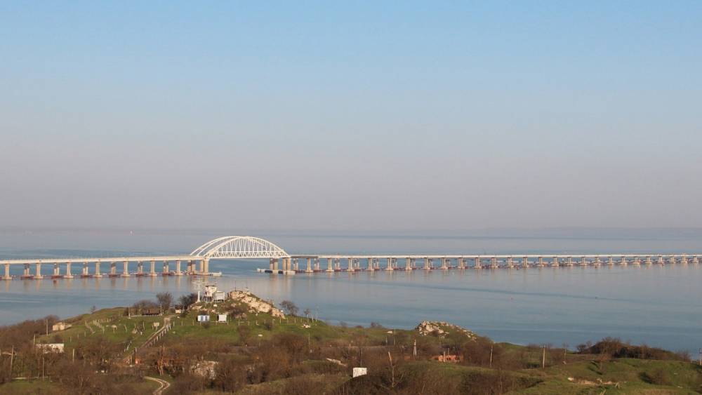 Россияне жестко ответили киевскому политологу на призыв взорвать Крымский мост